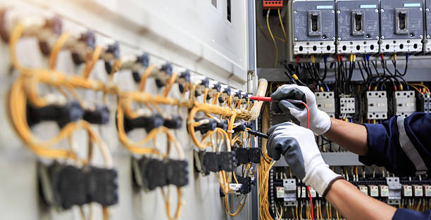 Professional Electrician technician working in Le Sueur, MN